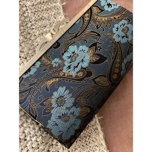 Iridescent Evening Clutch - Picture 5 of 6